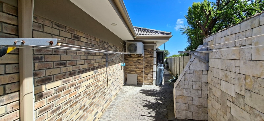  Bedroom Property for Sale in Dana Bay Western Cape